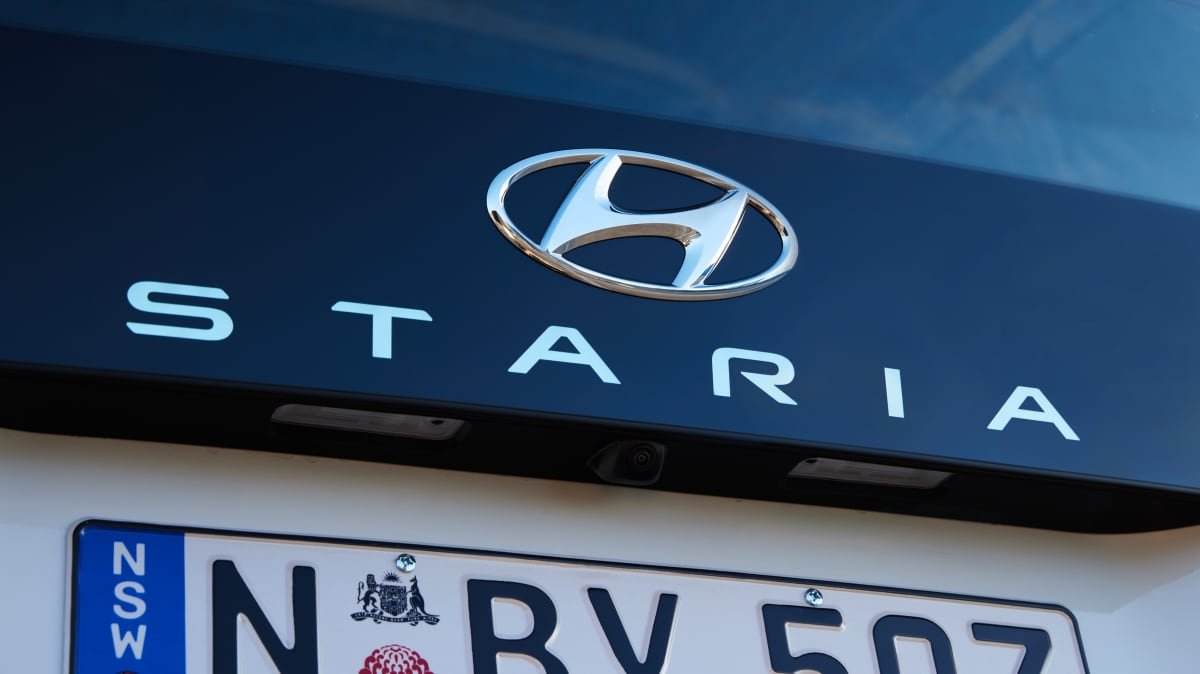 2021 Hyundai Staria Load v Hyundai iLoad on-paper comparison-1