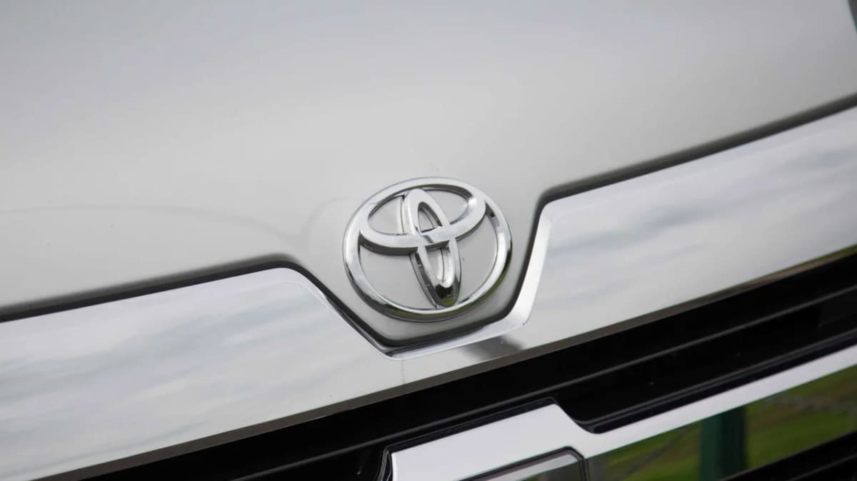 2021 Hyundai Staria Load v Toyota Hiace LWB on-paper comparison-1