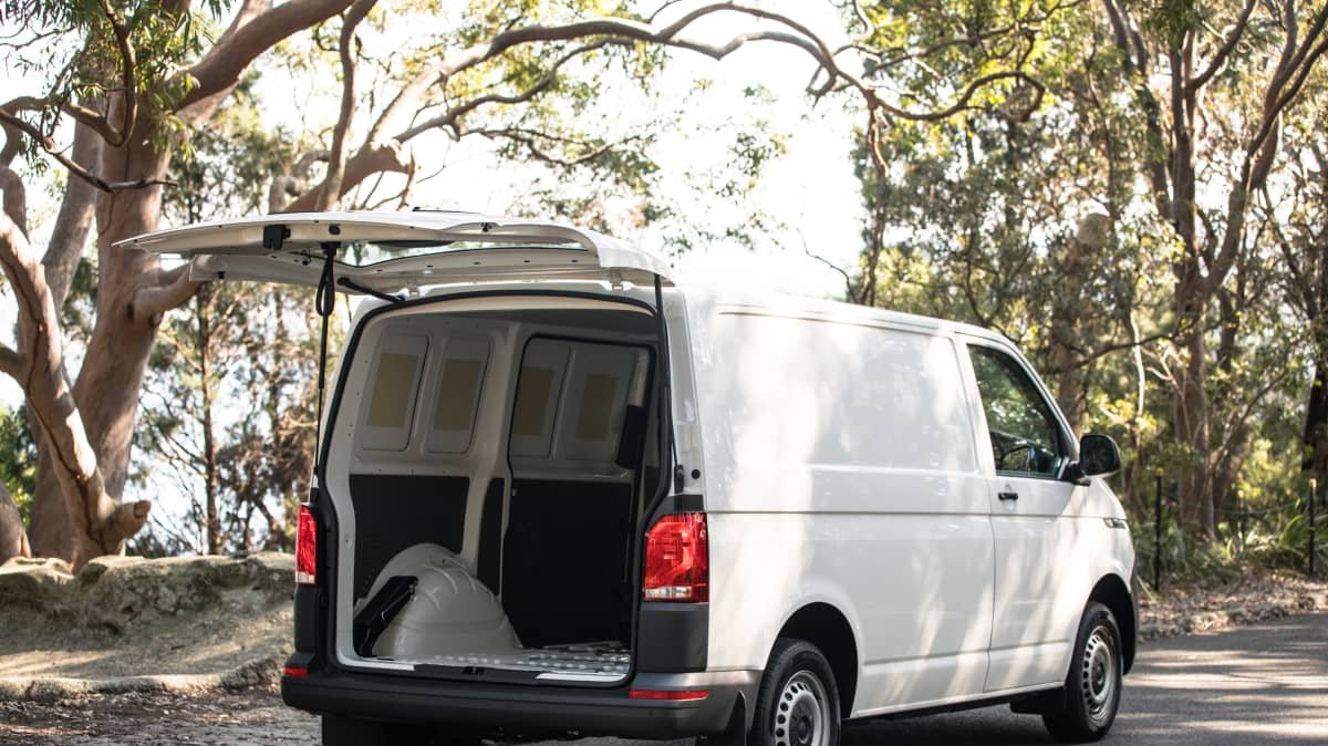 2021 Volkswagen Transporter TDI250 SWB manual review-1