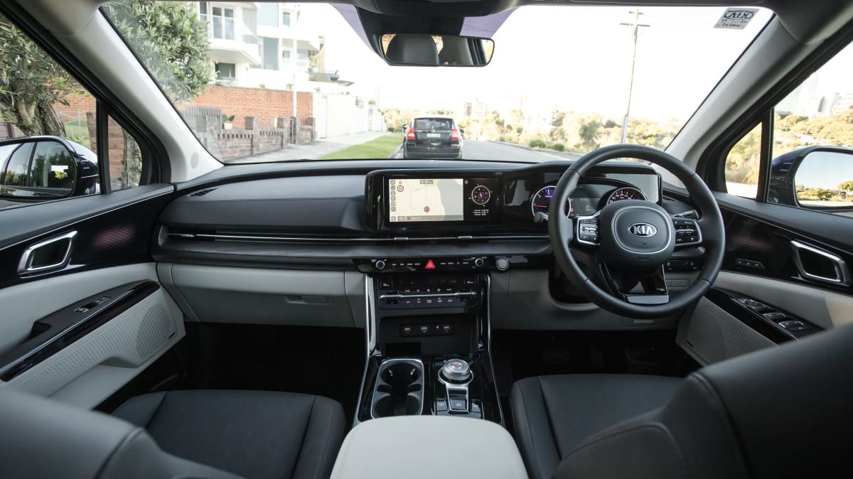 2022 Hyundai Palisade Elite 2.2 CRD v Kia Carnival Platinum diesel comparison-0
