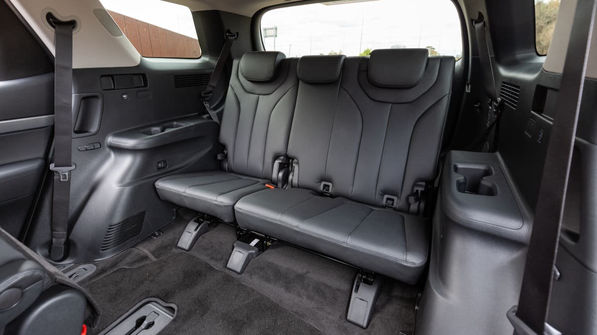 2022 Hyundai Palisade Elite 2.2 CRD v Kia Carnival Platinum diesel comparison-2