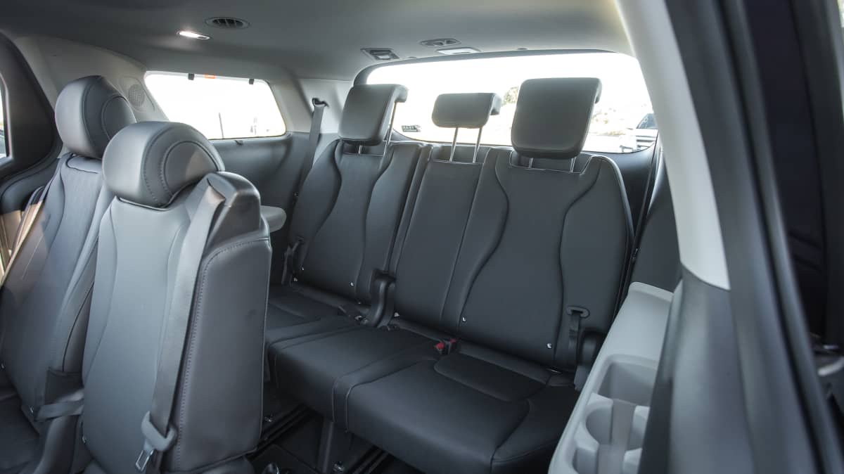 2022 Hyundai Palisade Elite 2.2 CRD v Kia Carnival Platinum diesel comparison-3