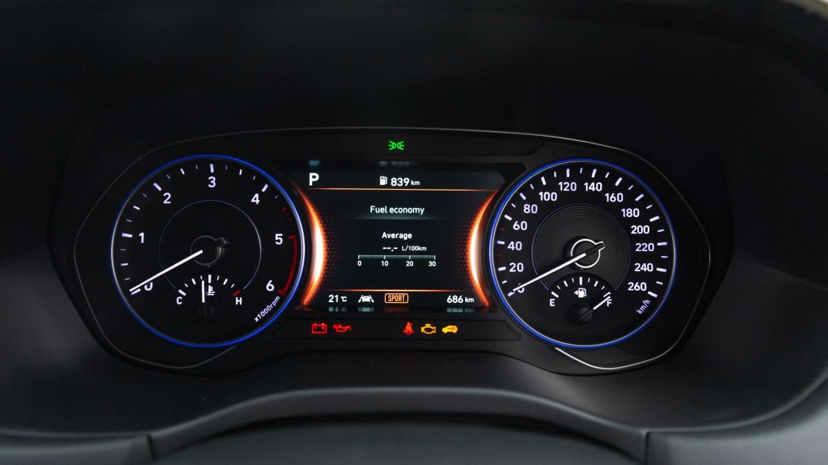 2022 Hyundai Palisade Elite 2.2 CRD v Kia Carnival Platinum diesel comparison-0