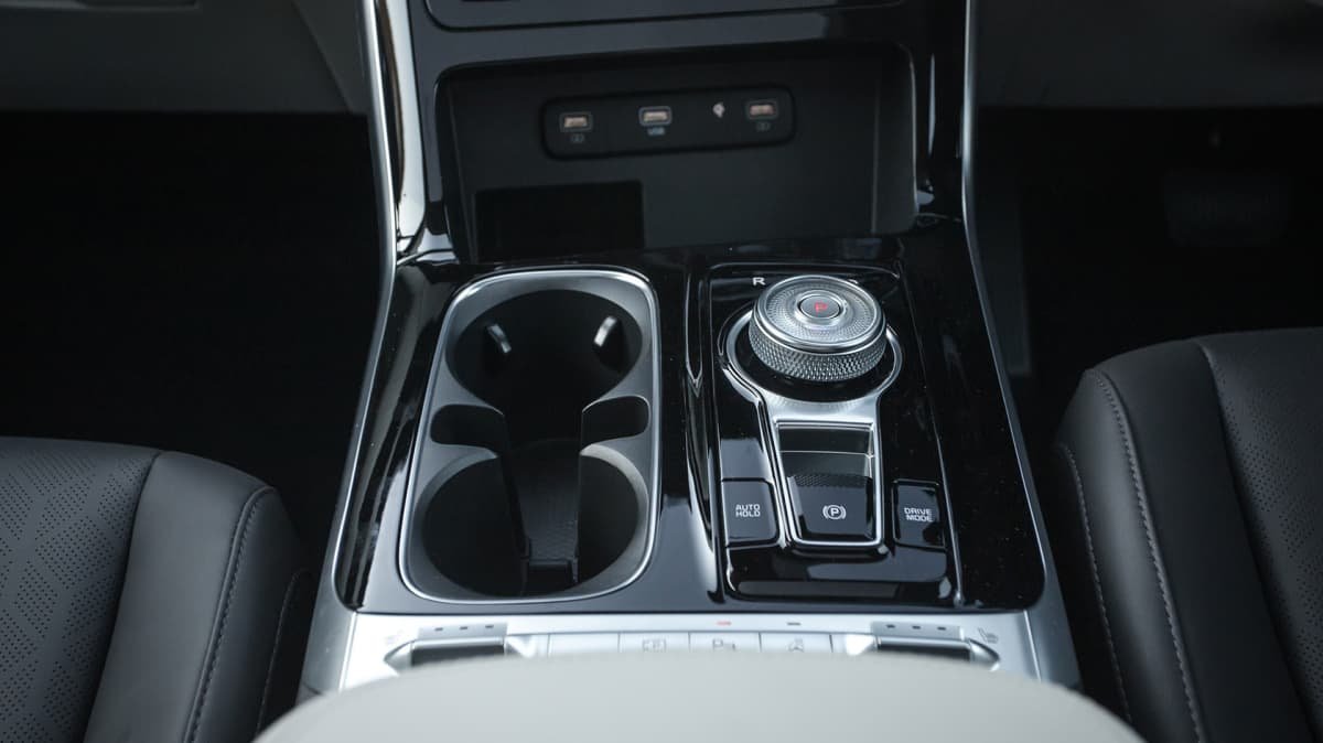 2022 Hyundai Palisade Elite 2.2 CRD v Kia Carnival Platinum diesel comparison-3