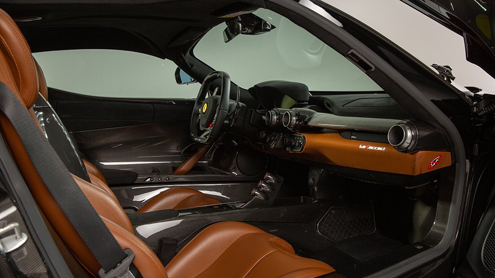 Inside the 2016 Ferrari LaFerrari