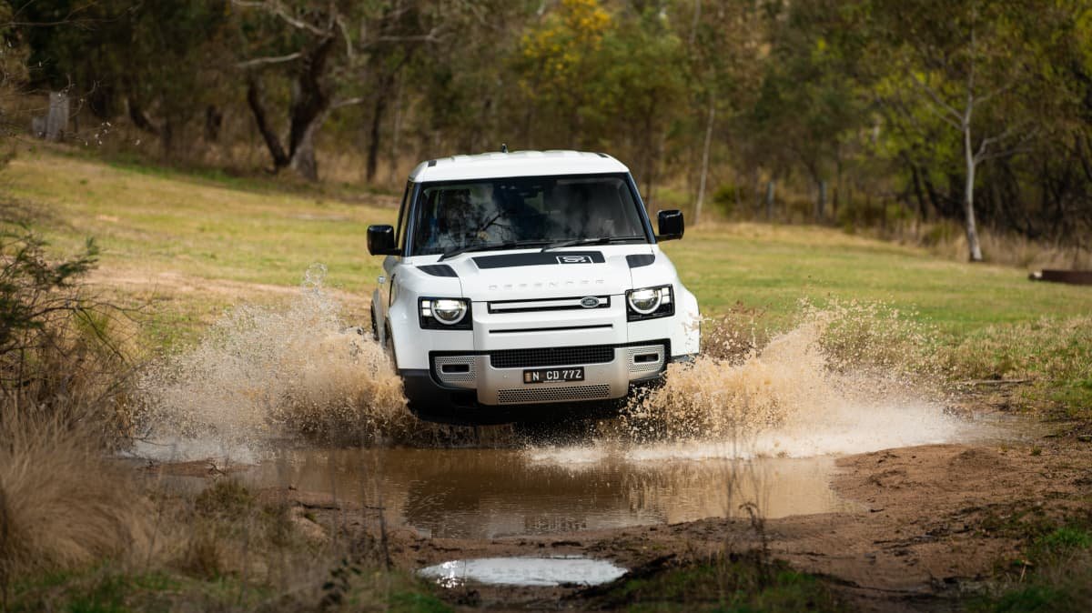 2022 Land Rover Defender 90 P300 review-0