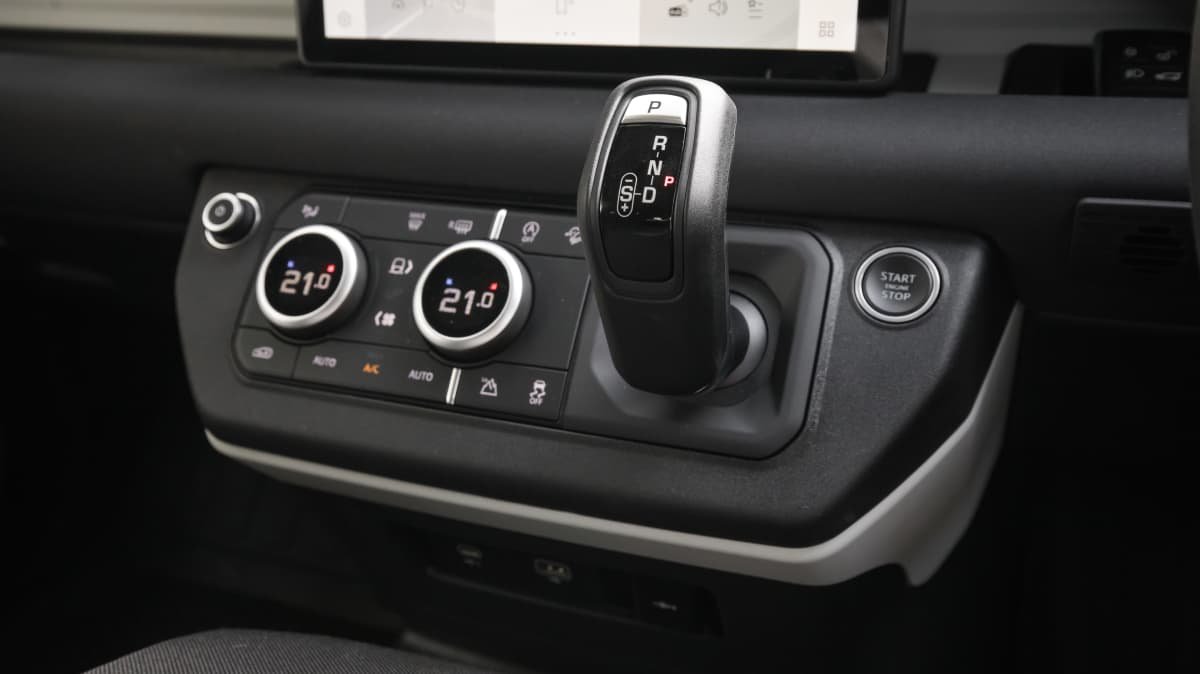 2022 Land Rover Defender 90 P300 review-2