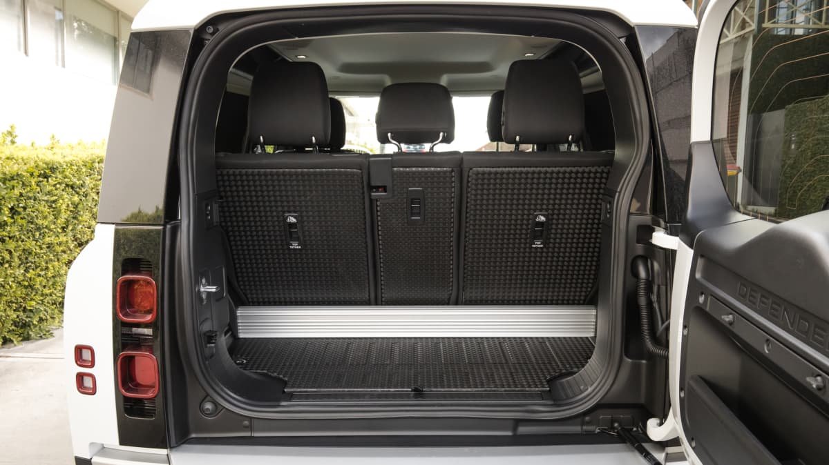 2022 Land Rover Defender 90 P300 review-3