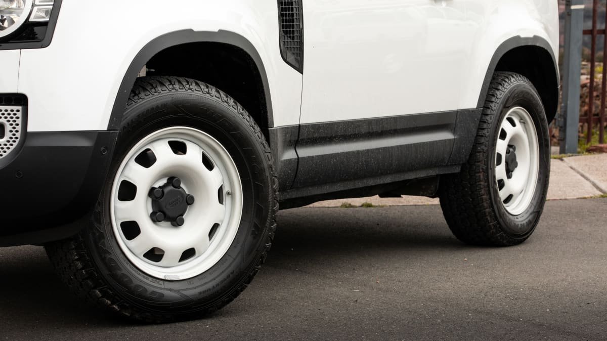 2022 Land Rover Defender 90 P300 review-0