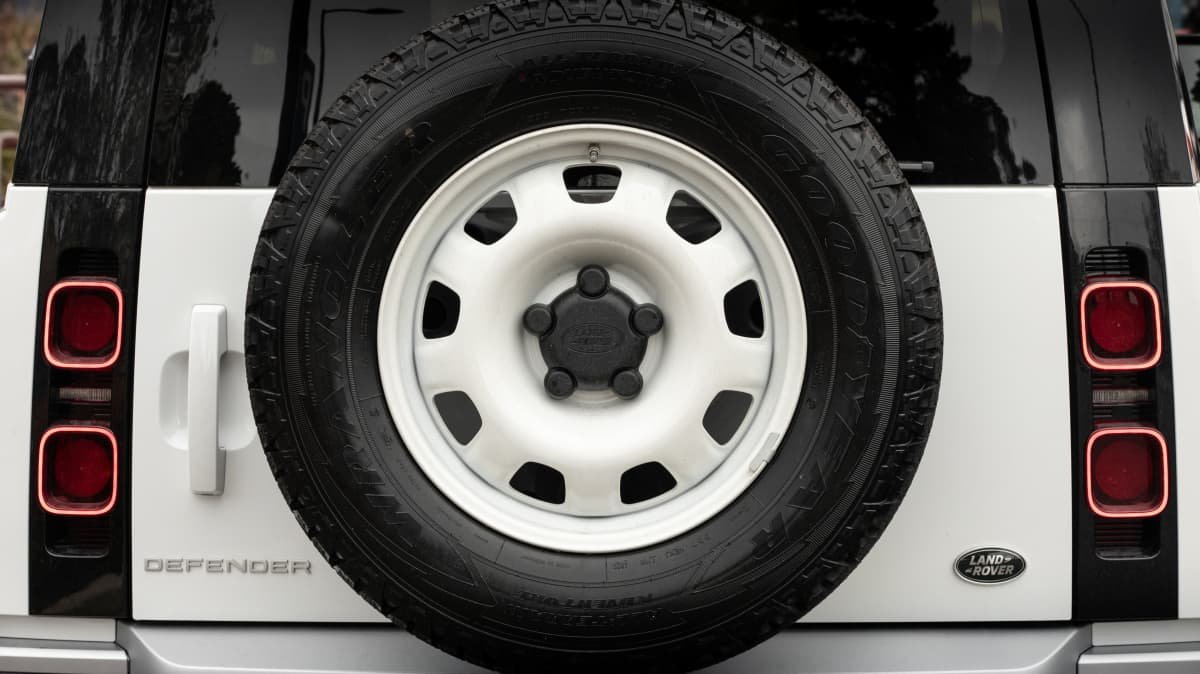 2022 Land Rover Defender 90 P300 review-2