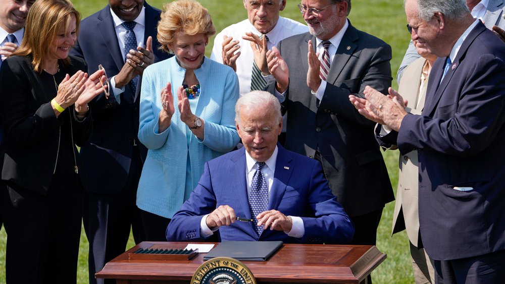 US President Joe Biden signs an executive order for the increased production of electric vehicles.