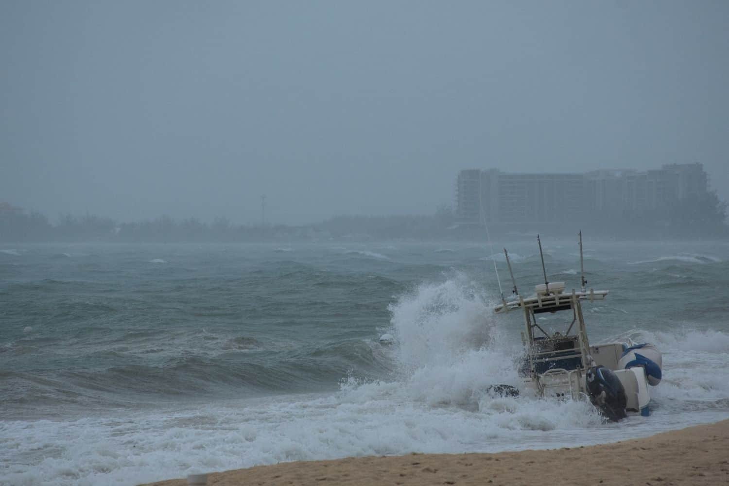 Hurricane fast approaching US East Coast, meteorologists warn