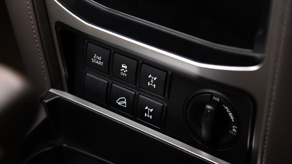 2021 Toyota LandCruiser Prado VX review-3