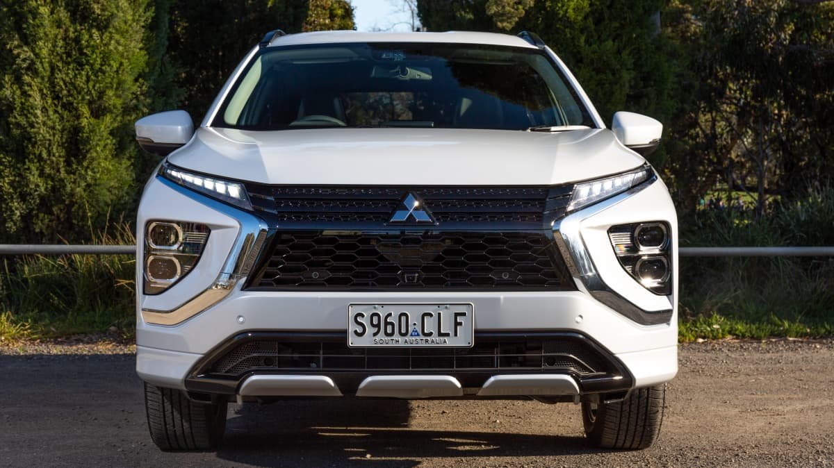 2021 MG HS PHEV v Mitsubishi Eclipse Cross Aspire PHEV-1