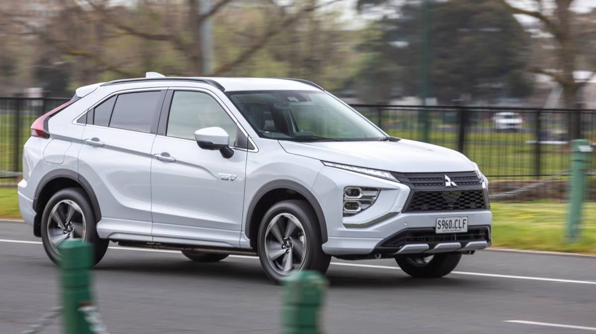 2021 MG HS PHEV v Mitsubishi Eclipse Cross Aspire PHEV-1
