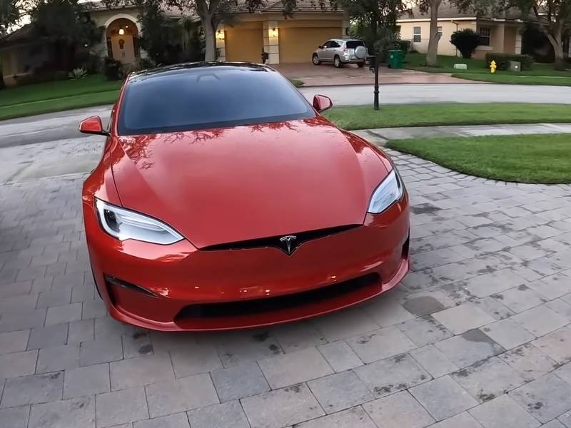 Drag Race: The Tesla Model S Plaid's Closest Fuel-Powered Rival To Date Is The Hybrid Ferrari SF90 Stradale
- image 1028447