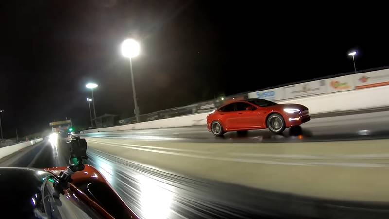 Drag Race: The Tesla Model S Plaid's Closest Fuel-Powered Rival To Date Is The Hybrid Ferrari SF90 Stradale
- image 1028427