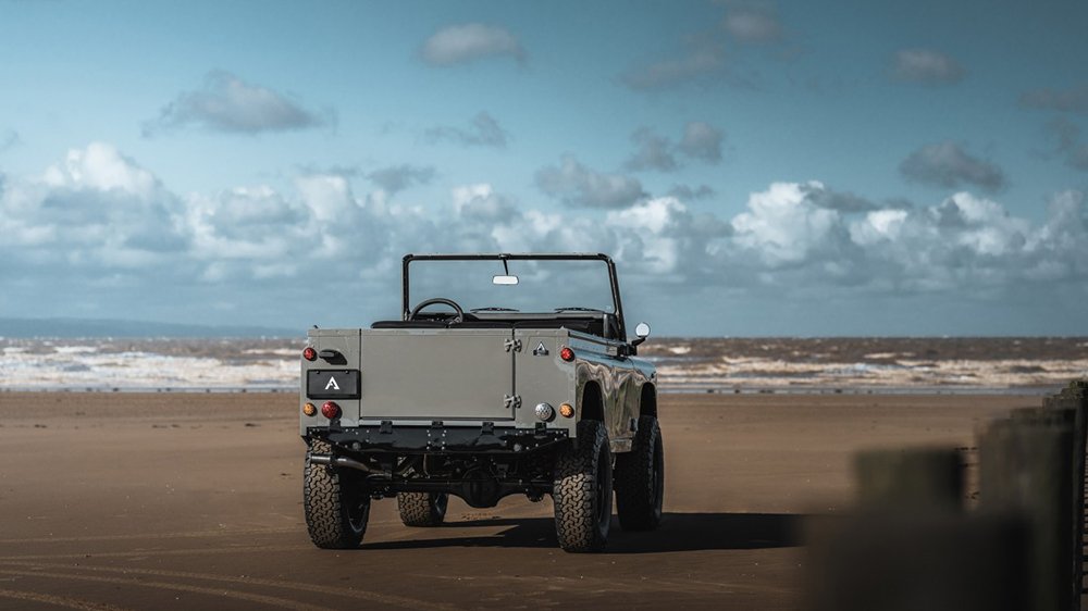 Arkonik's 1989 Land Rover Defender Beach Cruiser