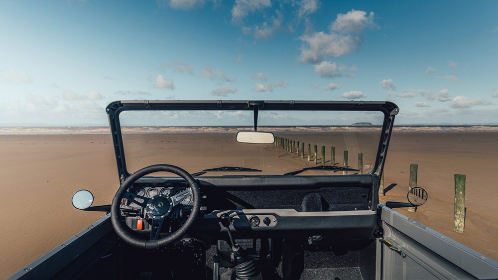 Arkonik's 1989 Land Rover Defender Beach Cruiser