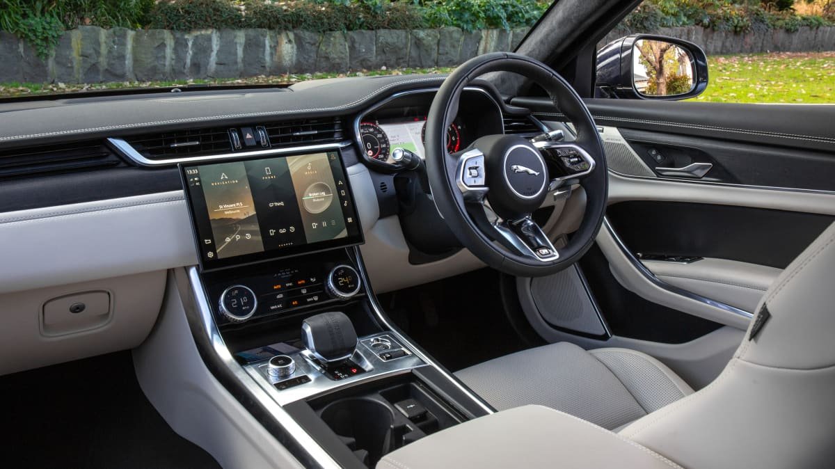 2021 Jaguar XF P300 AWD R-Dynamic HSE review-1