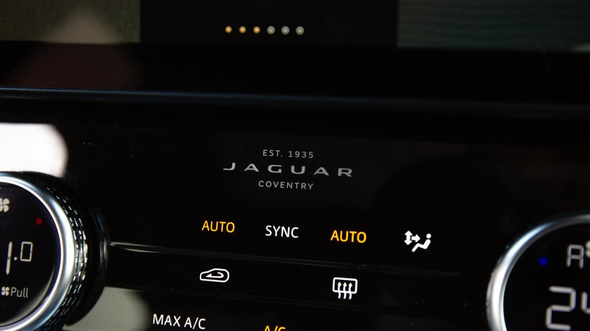 2021 Jaguar XF P300 AWD R-Dynamic HSE review-2
