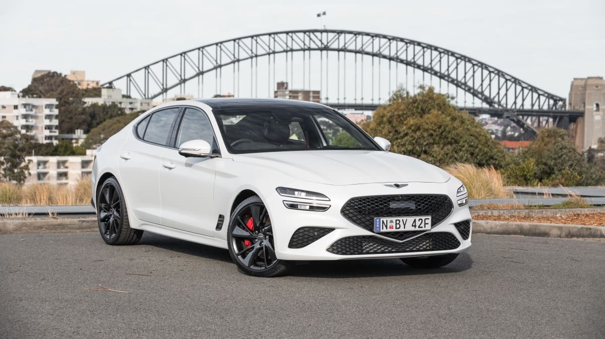 2021 BMW 330i v 2021 Genesis G70 comparison-1