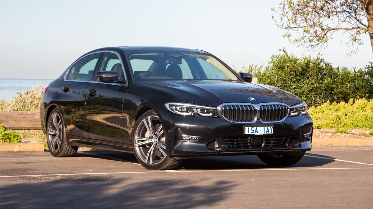 2021 Alfa Romeo Giulia Veloce vs 2021 BMW 330i comparison-1