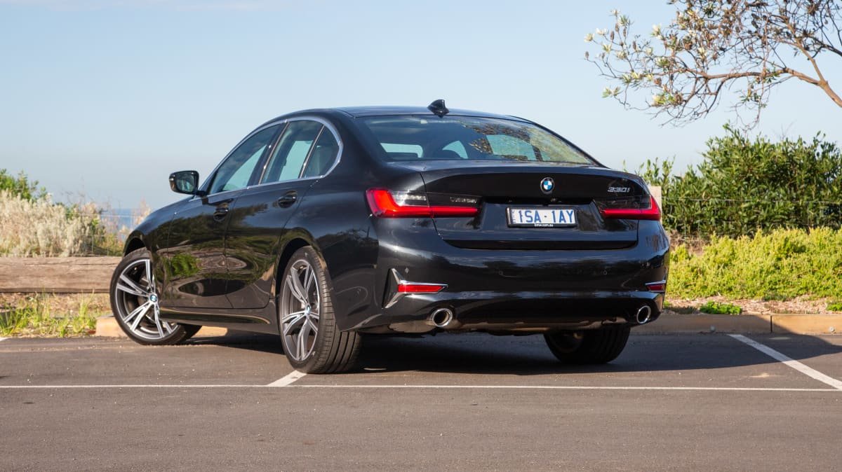 2021 Alfa Romeo Giulia Veloce vs 2021 BMW 330i comparison-1