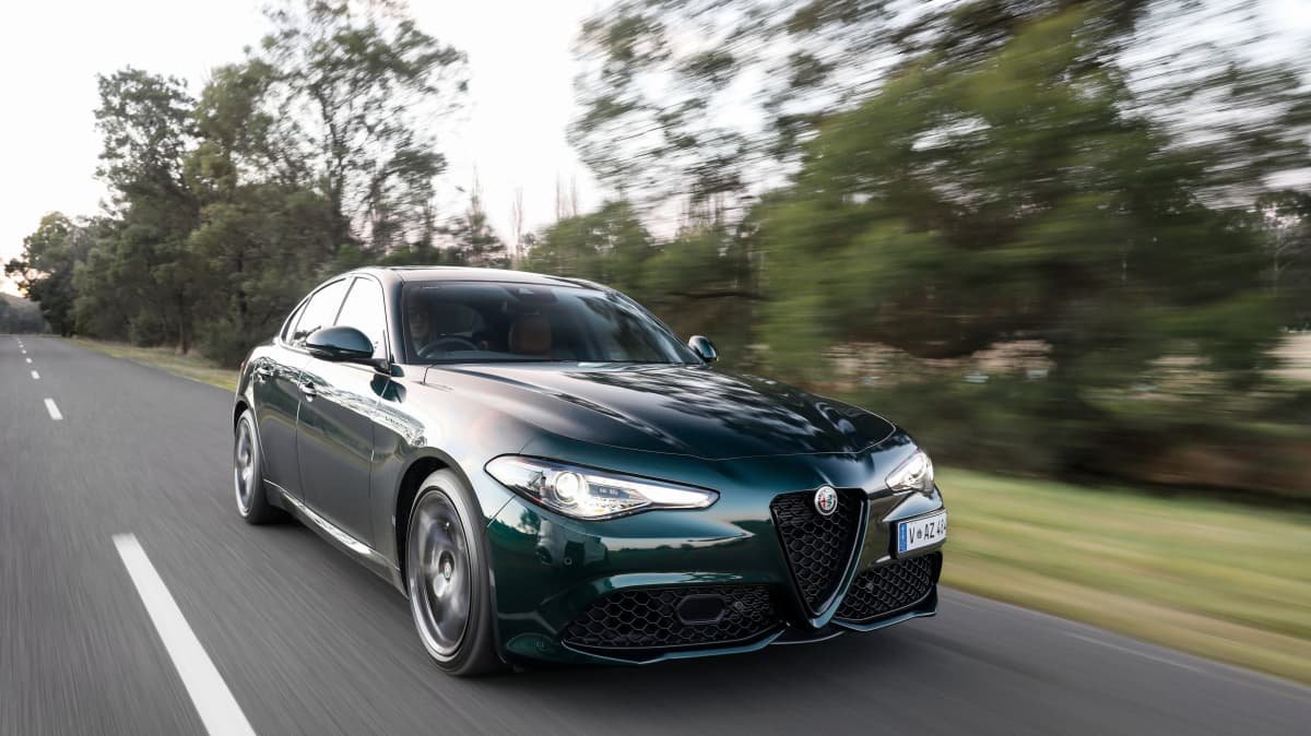 2021 Alfa Romeo Giulia Veloce vs 2021 BMW 330i comparison-0