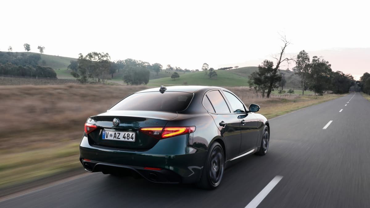 2021 Alfa Romeo Giulia Veloce vs 2021 BMW 330i comparison-0