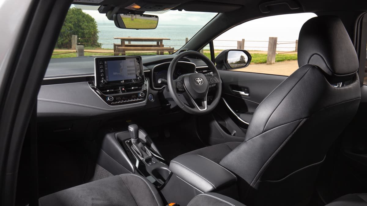 2021 Toyota Corolla ZR Hybrid hatchback review-1