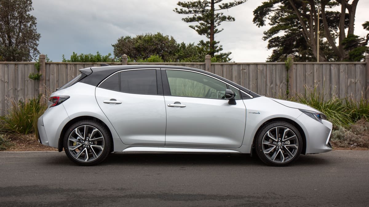 2021 Toyota Corolla ZR Hybrid hatchback review-1