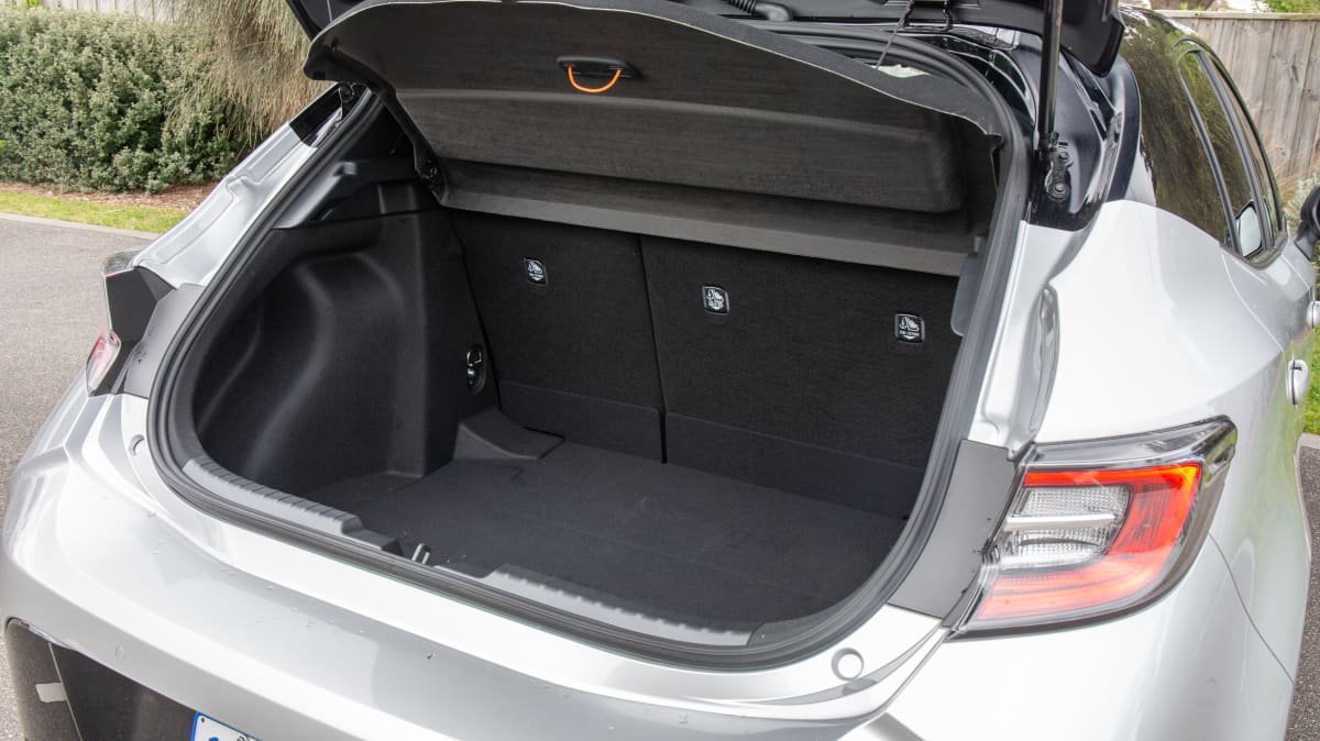 2021 Toyota Corolla ZR Hybrid hatchback review-3