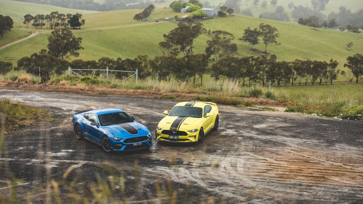 2021 Ford Mustang GT v 2021 Ford Mustang Mach 1-1