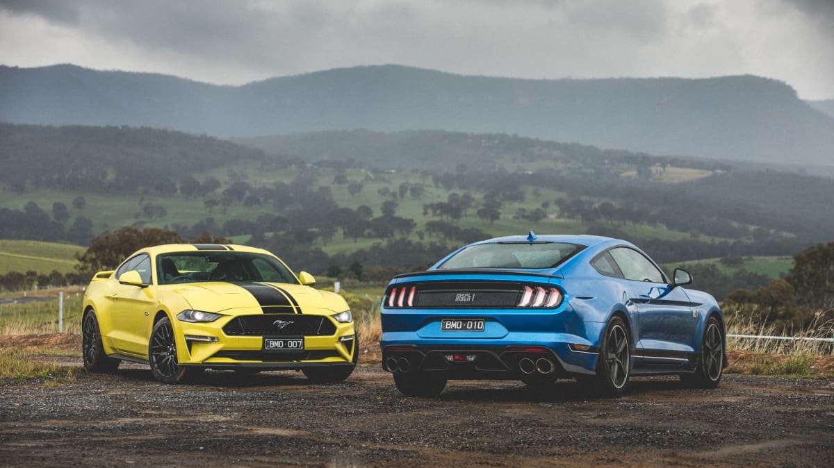 2021 Ford Mustang GT v 2021 Ford Mustang Mach 1-0