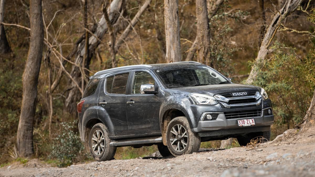 2021 Isuzu MU-X LS-T comparison – old vs new-2