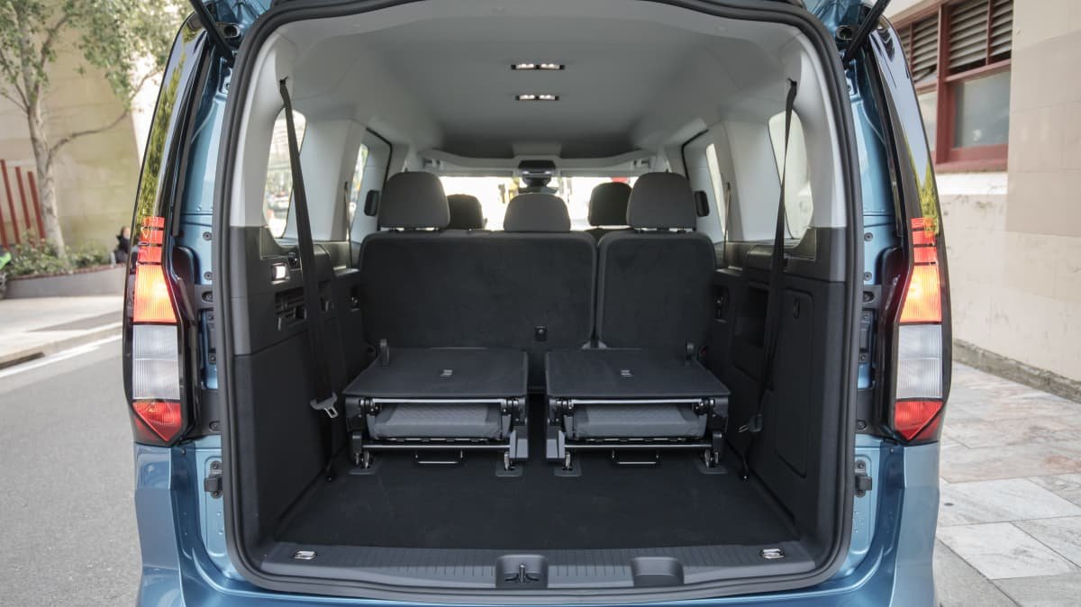 2022 Volkswagen Caddy people mover review-1