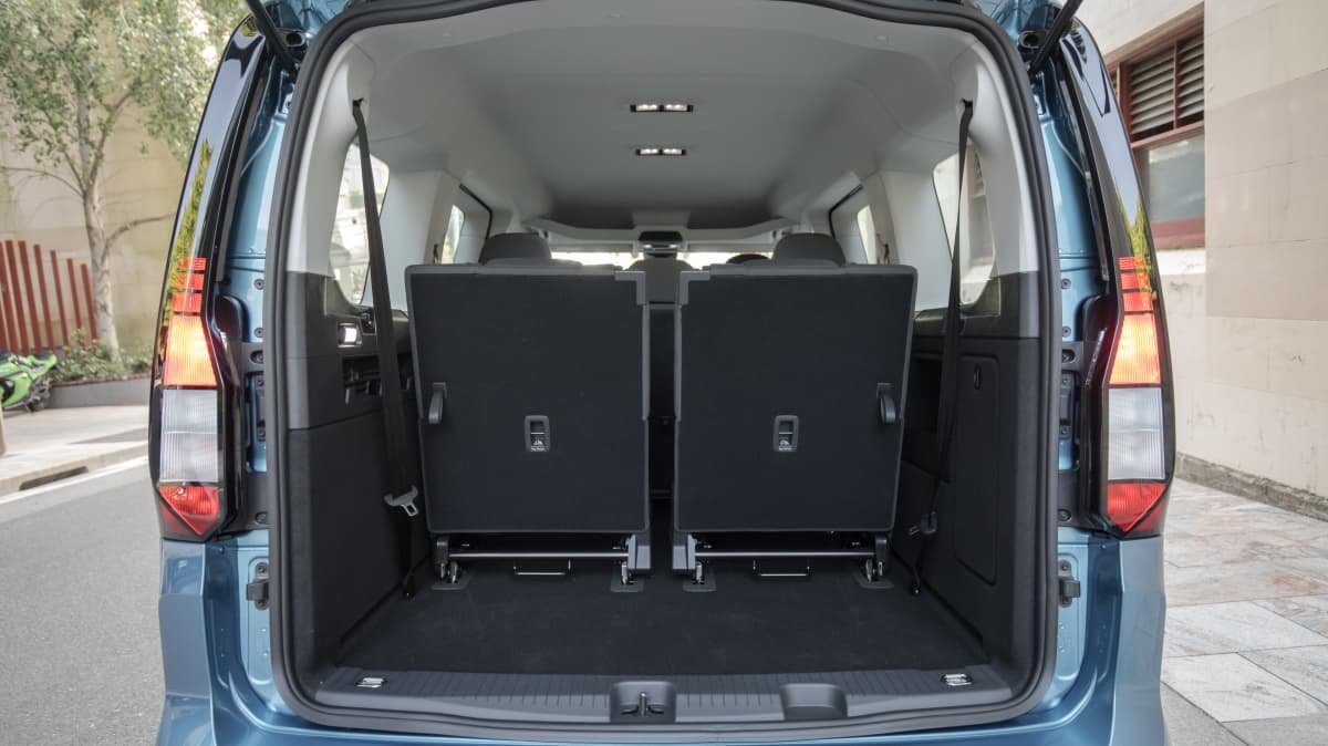 2022 Volkswagen Caddy people mover review-0