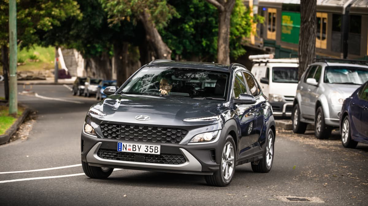 2021 Mazda CX-30 v 2021 Hyundai Kona comparison-1