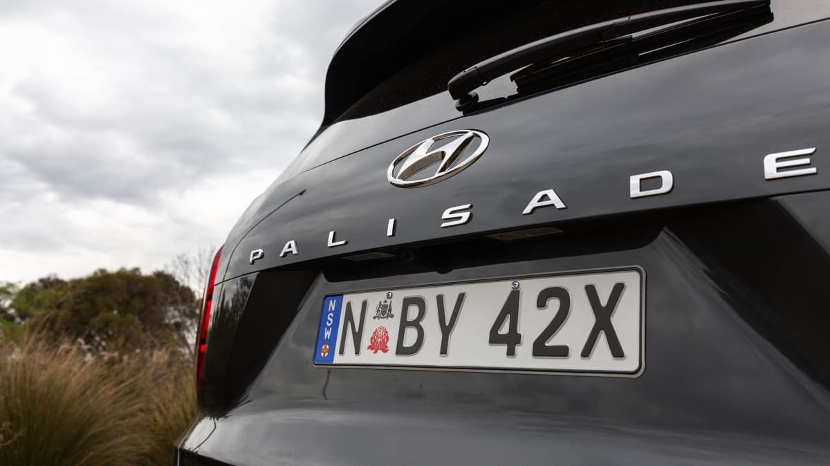 2022 Hyundai Palisade Elite diesel AWD v 2021 Hyundai Santa Fe Highlander 2.2D comparison-0