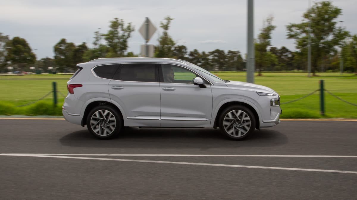 2022 Hyundai Palisade Elite diesel AWD v 2021 Hyundai Santa Fe Highlander 2.2D comparison-0