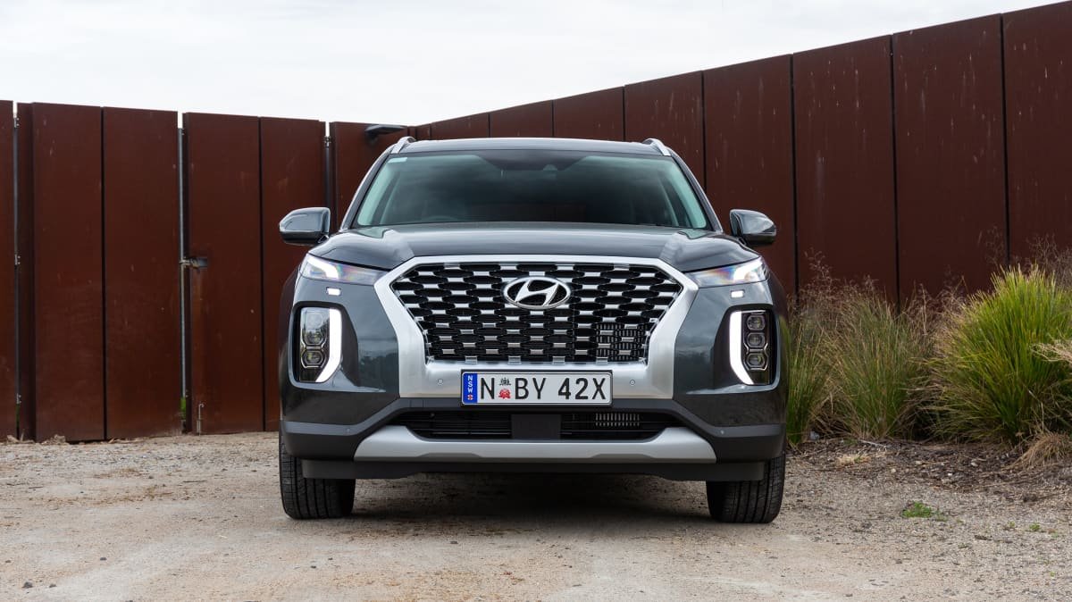 2022 Hyundai Palisade Elite diesel AWD v 2021 Hyundai Santa Fe Highlander 2.2D comparison-0