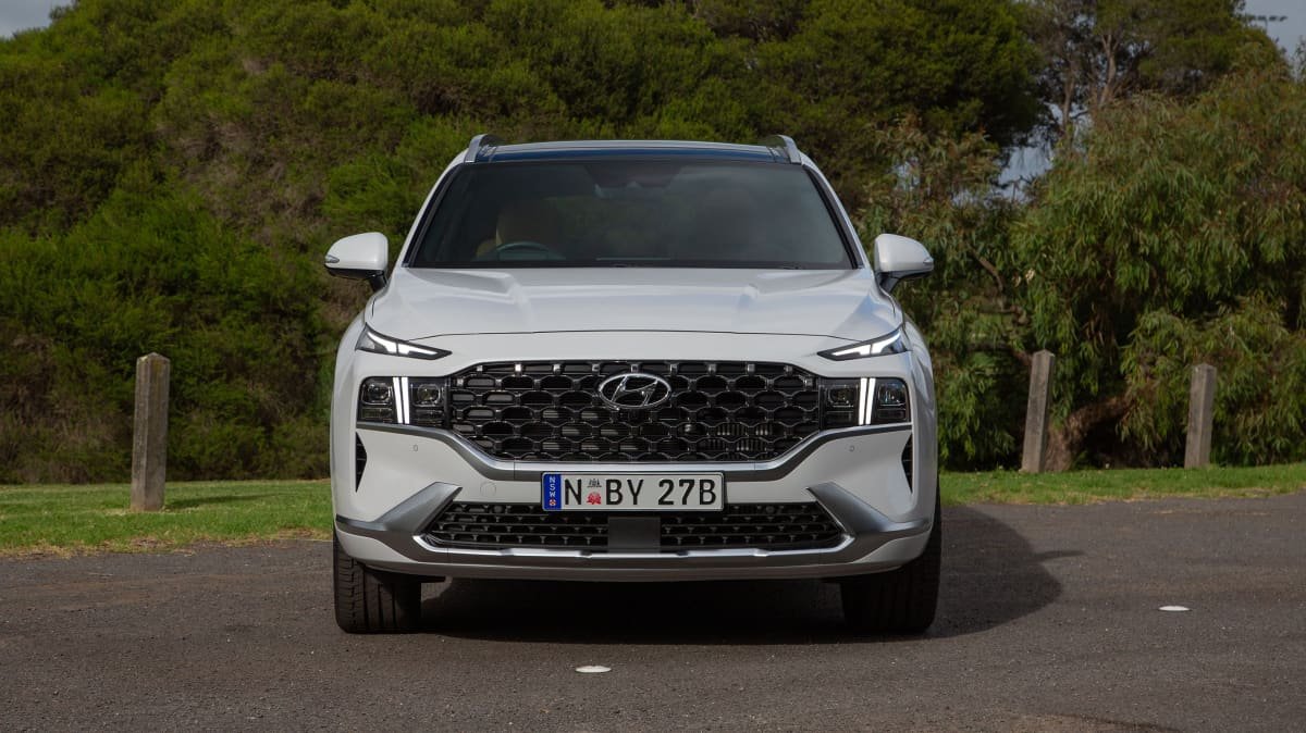 2022 Hyundai Palisade Elite diesel AWD v 2021 Hyundai Santa Fe Highlander 2.2D comparison-1