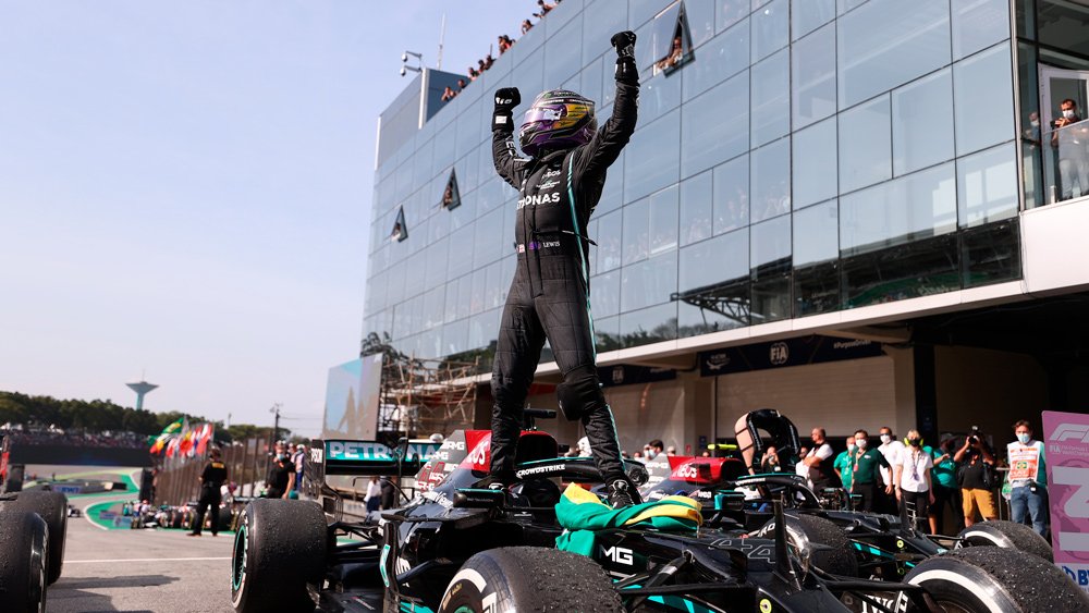 Lewis Hamilton celebrates his win at the 2021 São Paulo Grand Prix.