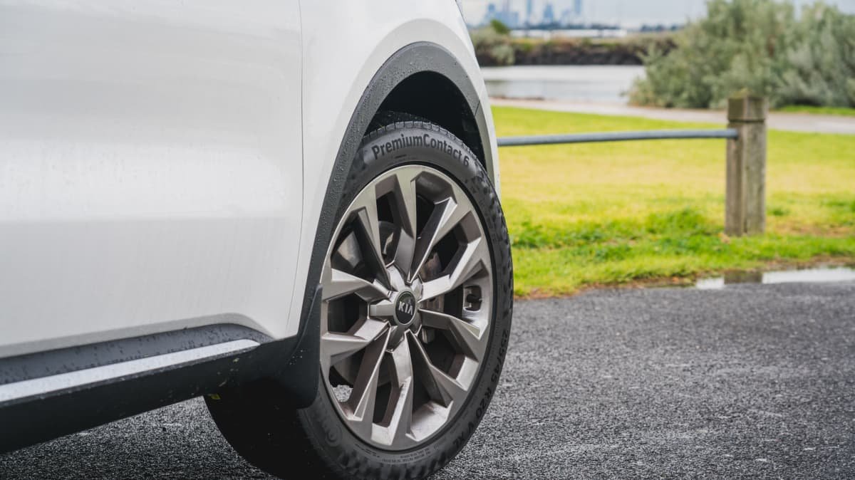 2021 Mazda CX-8 GT 2.2D v 2021 Kia Sorento GT-Line comparison-1