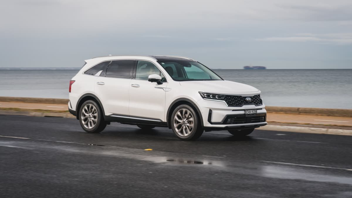 2021 Mazda CX-8 GT 2.2D v 2021 Kia Sorento GT-Line comparison-1