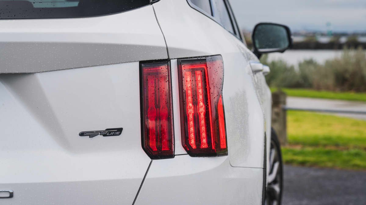 2021 Mazda CX-8 GT 2.2D v 2021 Kia Sorento GT-Line comparison-3