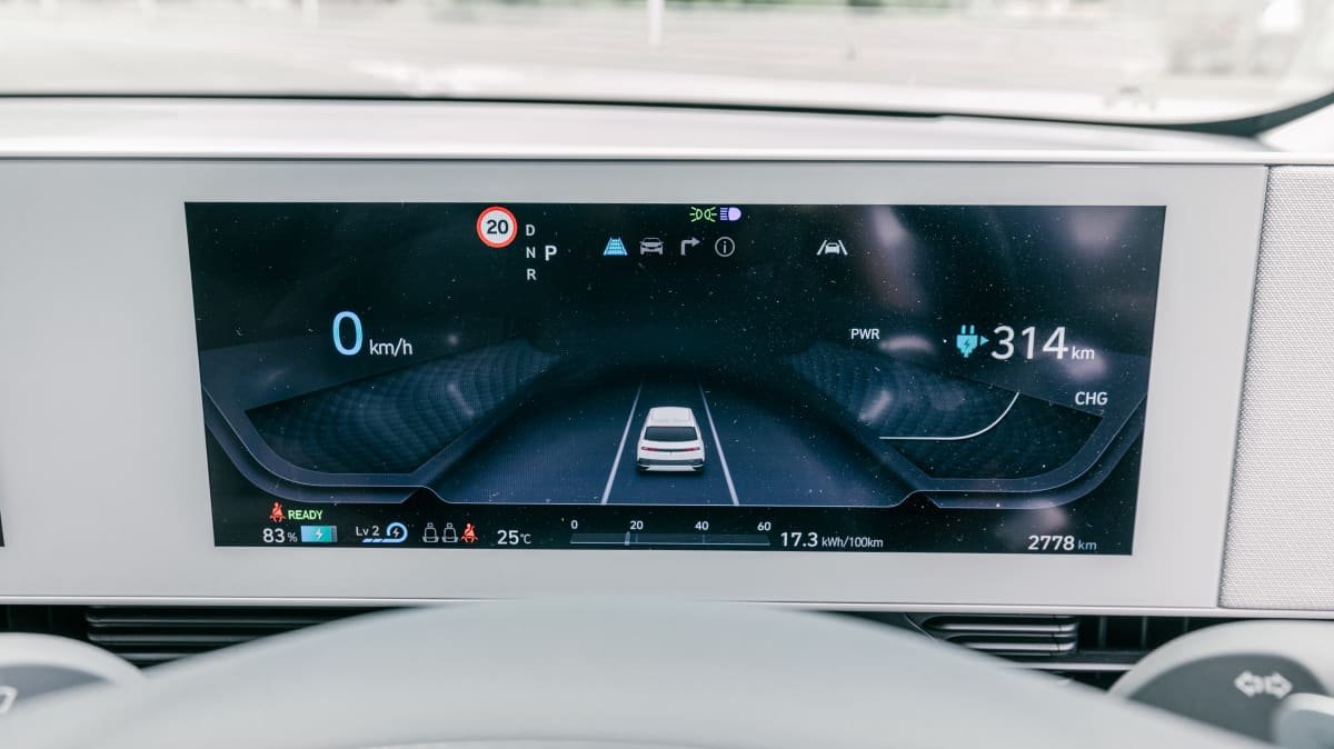 2022 Hyundai Ioniq 5 2WD review-0