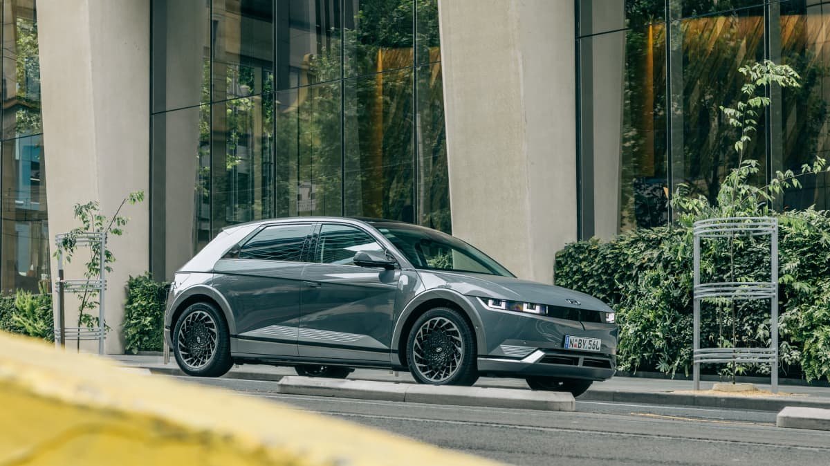 2022 Hyundai Ioniq 5 2WD review-0