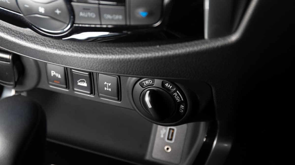 2021 Nissan Navara ST-X 4×4 review-2